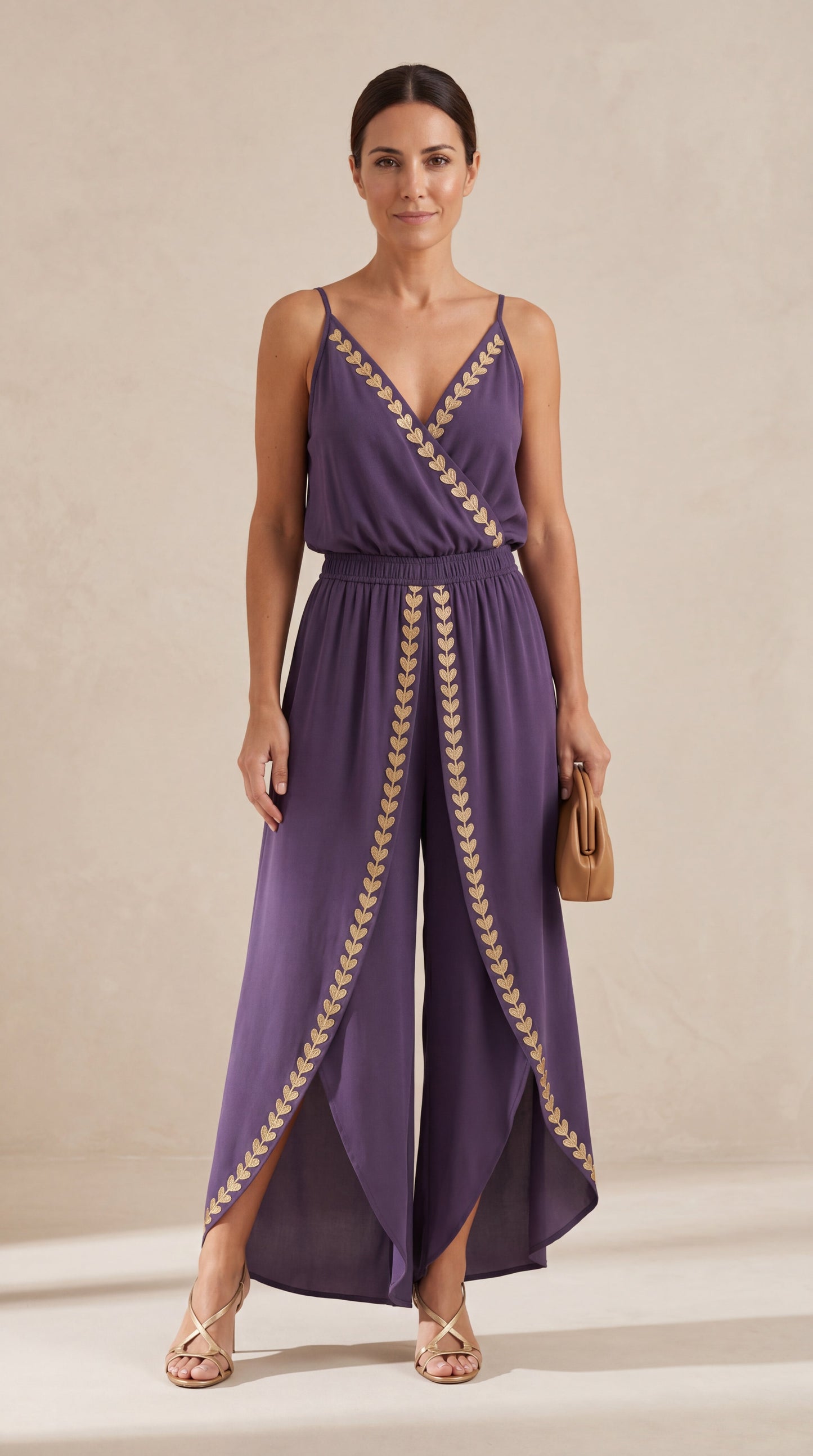 Olivia | Altın Detaylı Eşsiz Jumpsuit ve Bacak Yırtmaçlı